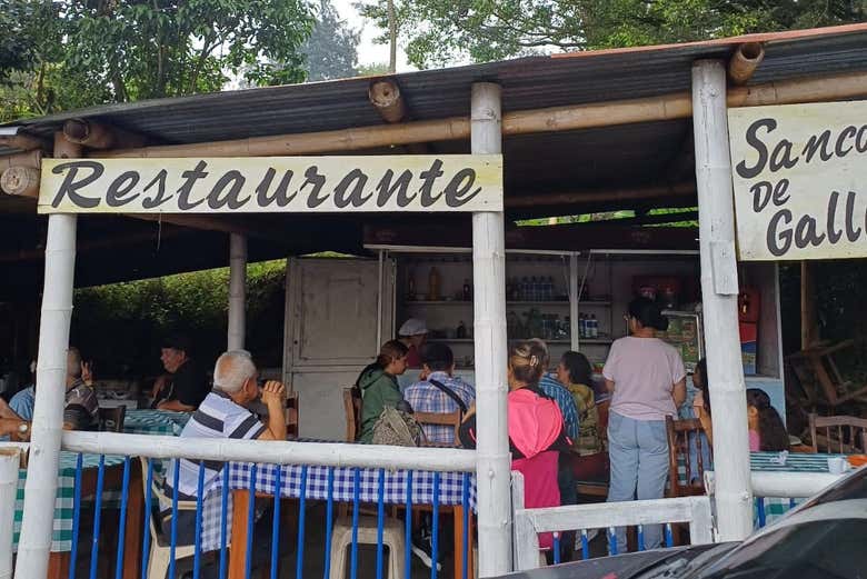 Vous déjeunerez dans un restaurant typique
