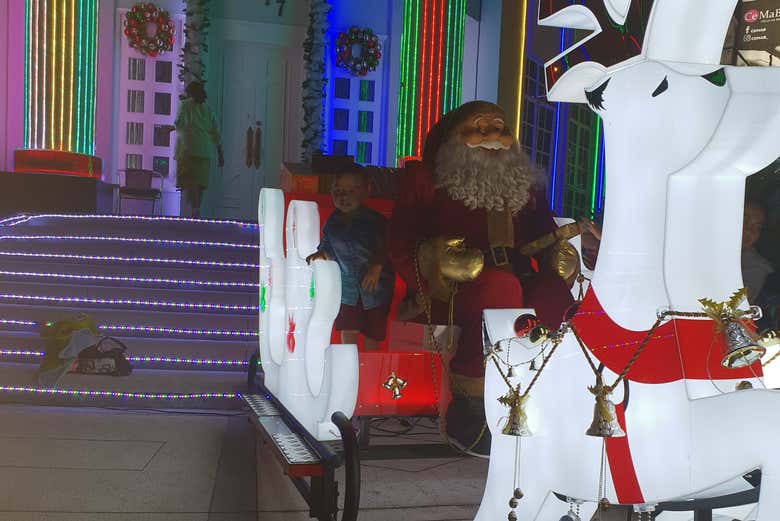 Le Père Noël et son traîneau vous attendent 