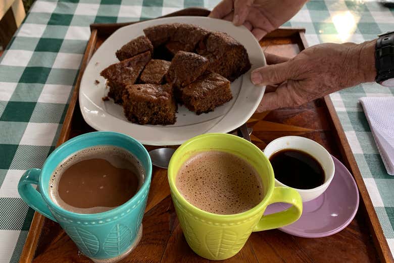 Delicioso chocolate y snack 