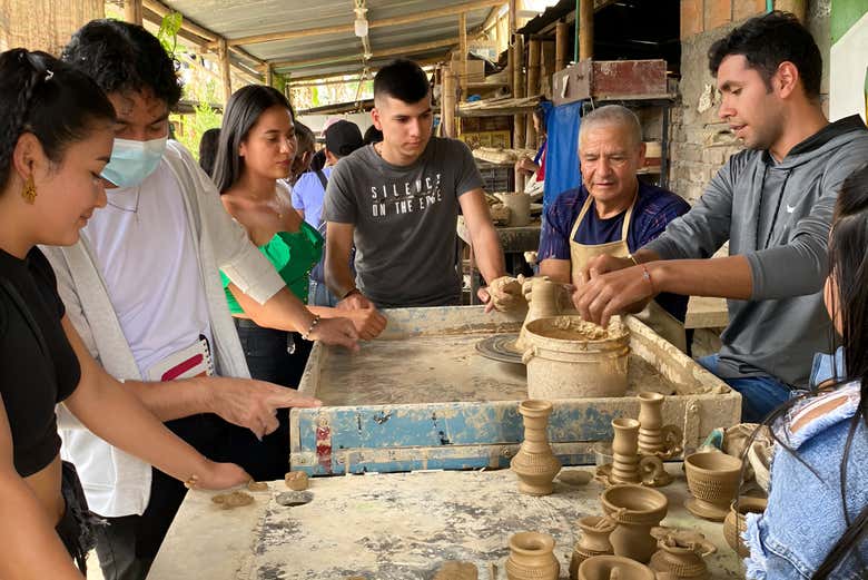 Escuchando atentos al guía