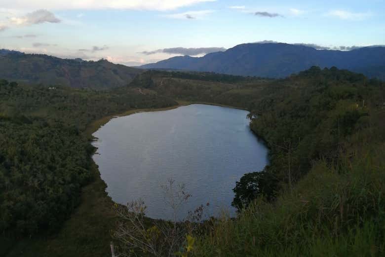 Panorámica de la laguna de Guaitipán