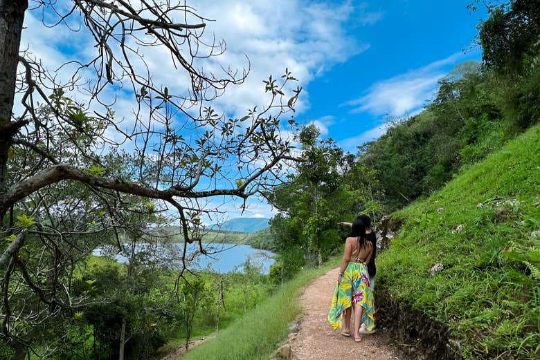 Caminando por los senderos de la laguna