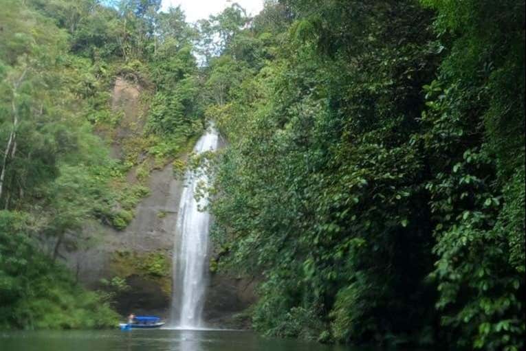 Panoramica della cascata La Sierpe