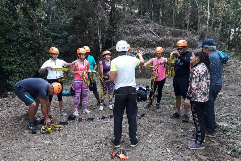 Atendiendo a las explicaciones del instructor