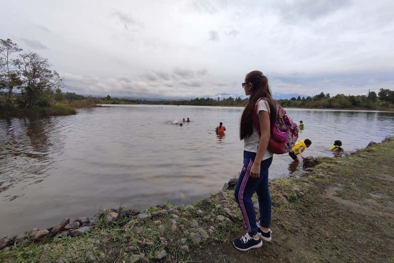Contemplando el lago