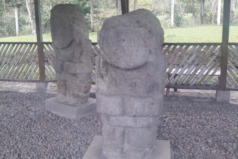 Ídolos de piedra