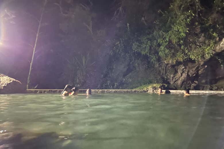 As termas de Salinas, rodeadas por uma vegetação abundante