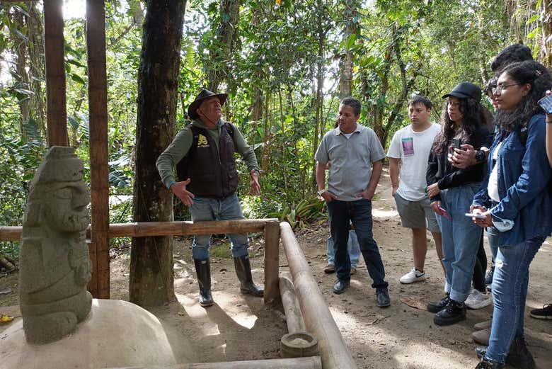 Escuchando atentos al guía
