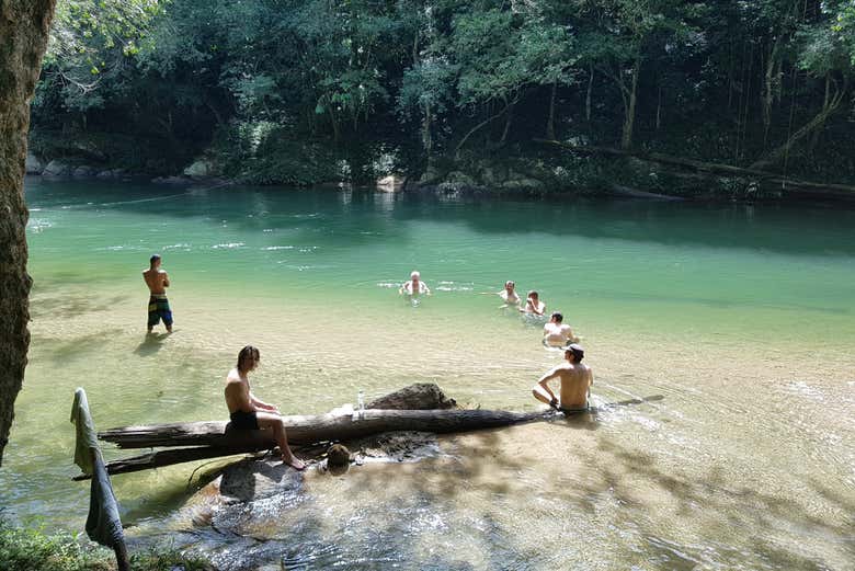Baño tras la ruta de rafting