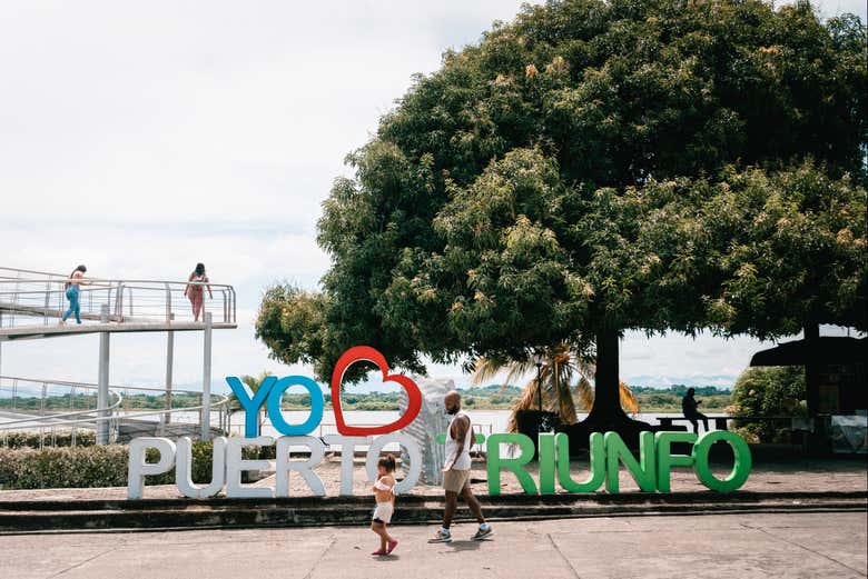 Paseo en canoa por el río Magdalena desde Puerto Triunfo