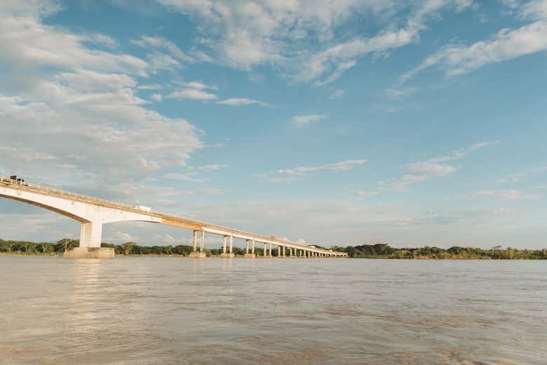 Puente sobre el río Magdalena