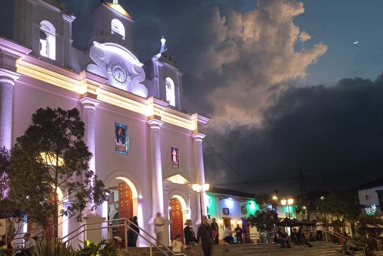 Iglesia de El Retiro al anochecer