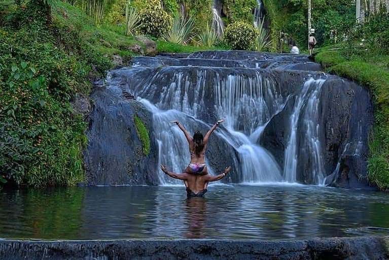 Disfrutando de un baño en Santa Rosa