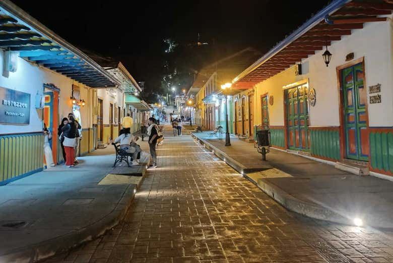 Las calles de Salento por la noche