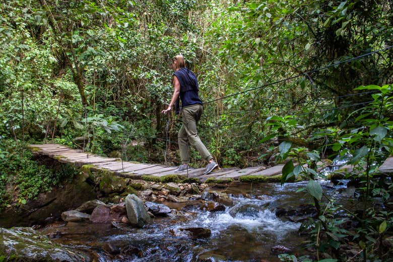 Cruzando un puente en el valle de Cocora