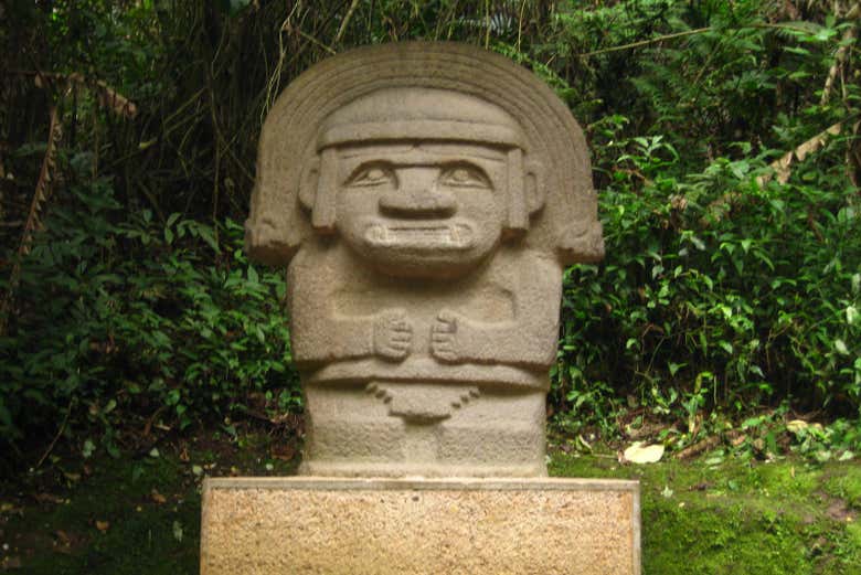 Stèle anthropomorphe