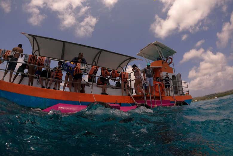 Parte superior do barco semisubmarino