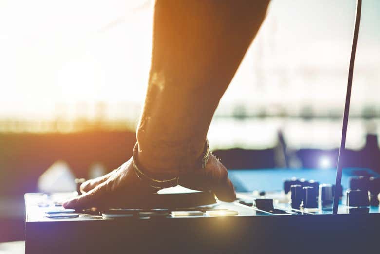 Music and entertainment during the party