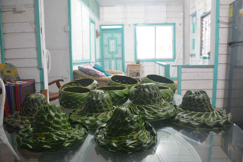 Sombreros hechos con palma de coco