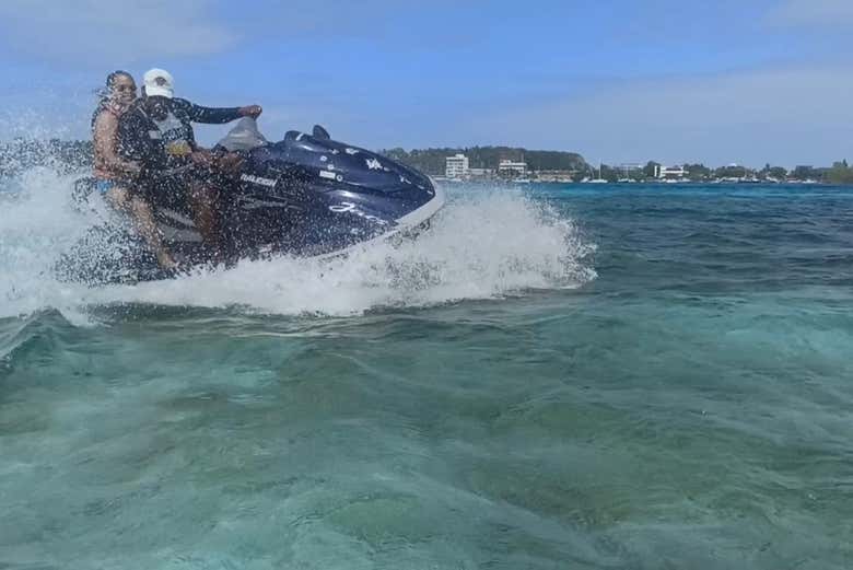 Taking on the waves of San Andrés