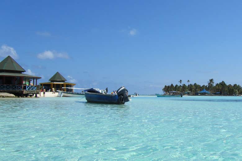 Boat trip around Cayo Acuario Island