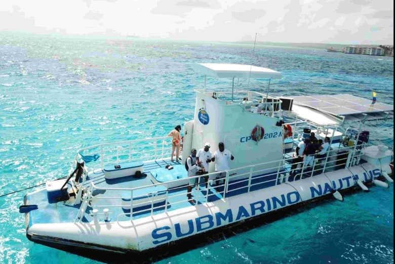 Le bateau semi-submersible à bord duquel vous naviguerez