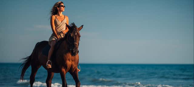 Passeio a cavalo ao entardecer pela praia de San Luis