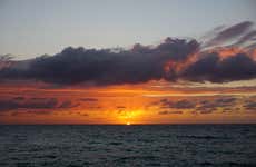 Paseo en barco al amanecer