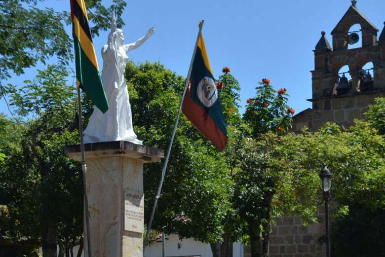 Estatua en el Parque Principal de Pinchote