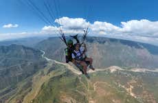 Voo de parapente pelo Cânion de Chicamocha