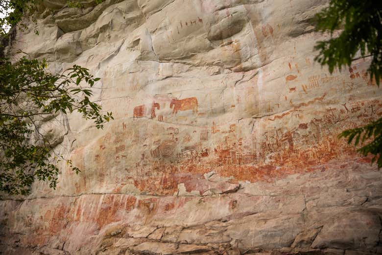 Pinturas rupestres en el Cerro Azul