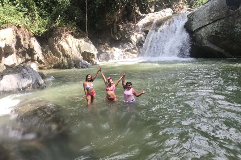 Tomando un baño cerca del refugio