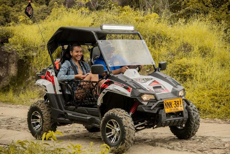 Disfrutando del tour en buggy 