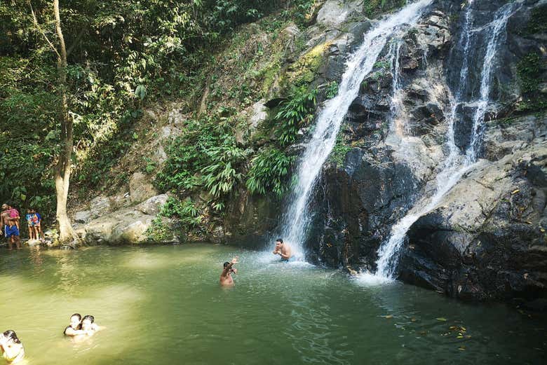 Visita à majestosa cachoeira