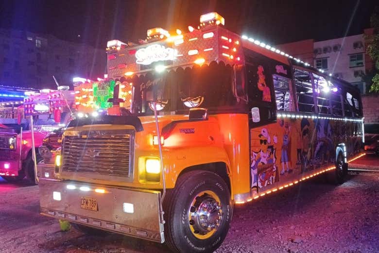 Couleurs de la chiva rumbera à Santa Marta