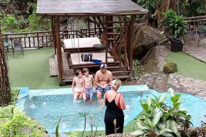 Dándonos un baño en la piscina