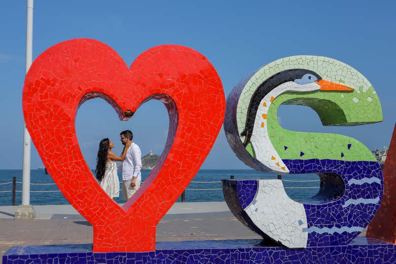 Get pictures at the Amo Santa Marta sign