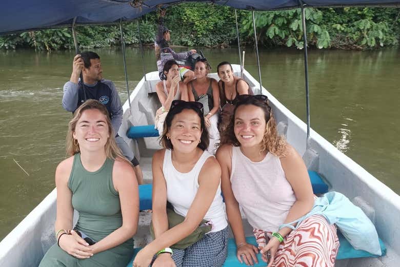 Disfrutando del paseo en lancha