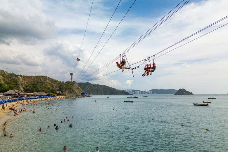 Aproveitando a tirolesa em Playa Blanca