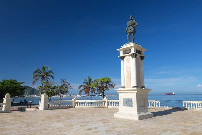 Monumento a Rodrigo Bastidas, fundador da cidade