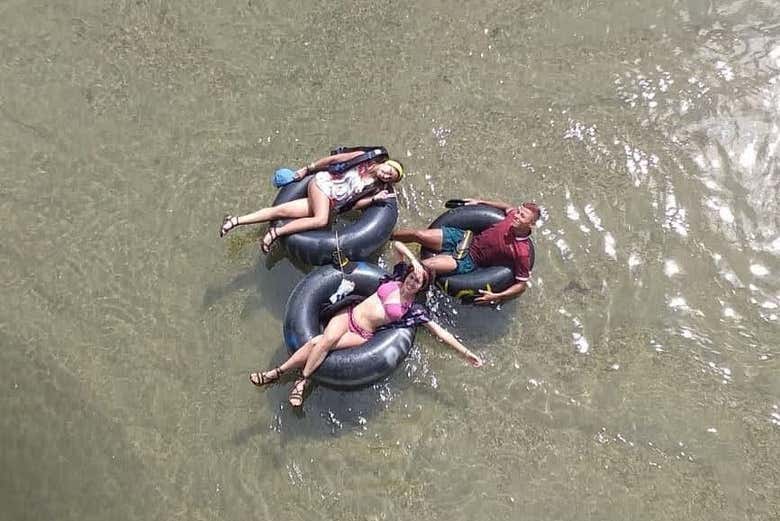 Tubing no rio Palomino 