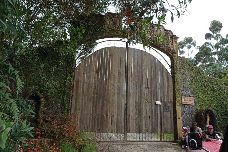 Entrada al monasterio San José