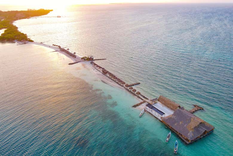 Vistas aéreas de um atol em San Bernardo