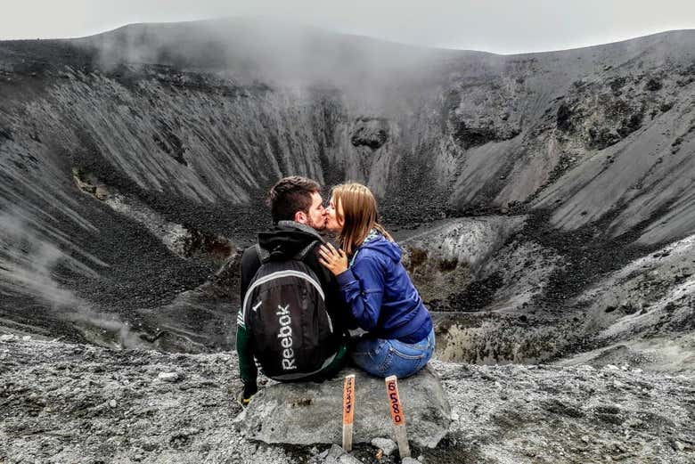 Un foto romántica junto al cráter del Puracé