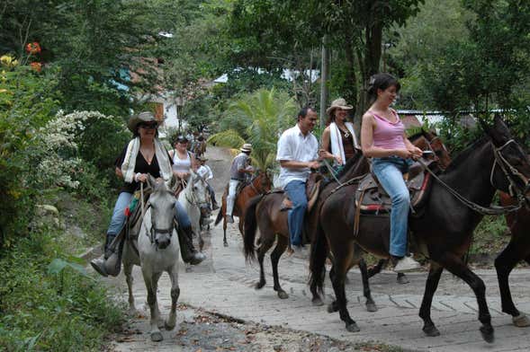 Passeio a cavalo por Tobia
