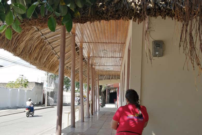 Caminando por calles que conservan la esencia caribeña