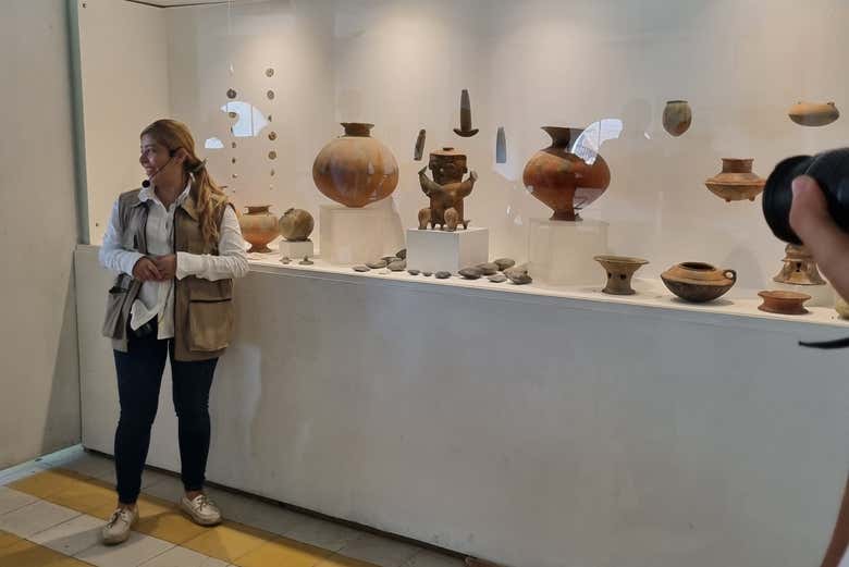 Aprendiendo sobre cerámica prehispánica en el Museo Yurbaco