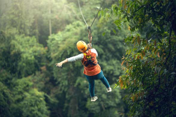 Trekking e zip line a Útica
