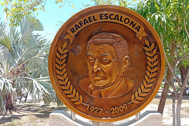  Monument à Rafael Escalona