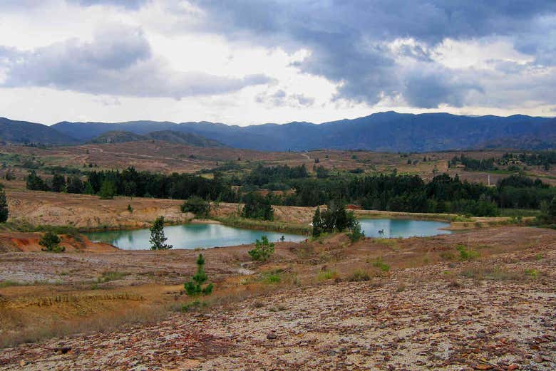 Paisagem árida dos Pozos Azules